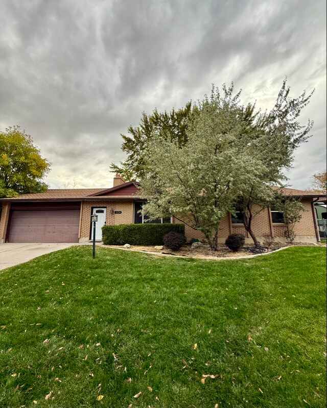 12134 Mill Ridge Rd, Sandy, UT 84094