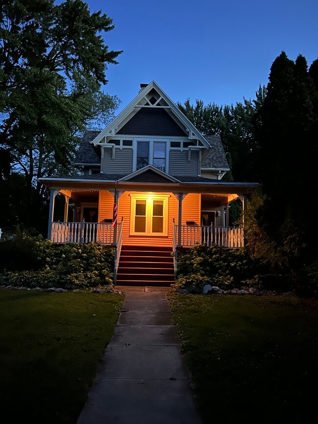 417 Nicolet Blvd unit WHOLEHOUSE, Neenah, WI 54956 - photo 2