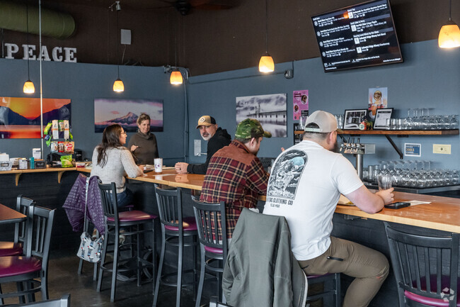 Downtown Hood River has shops, breweries and over 30 restaurants.