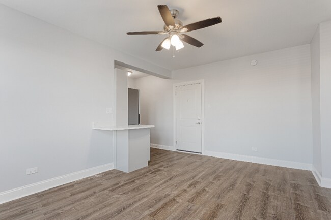 1521 W Sherwin Ave unit 409, Chicago, IL 60626 - photo 4
