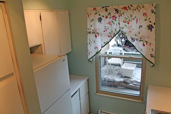 4535 N Carefree Cir unit A, Colorado Springs, CO 80917 - photo 4