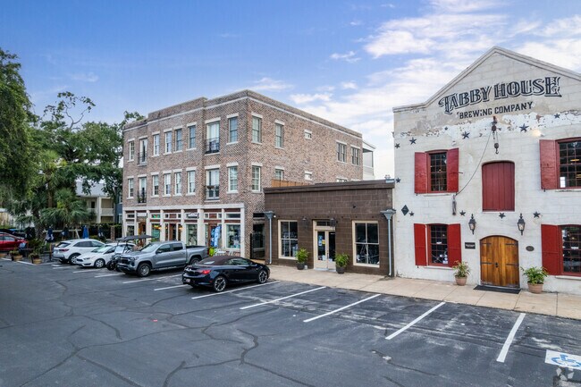 Broad Street in nearby Darien provides dining options for Crescent residents.