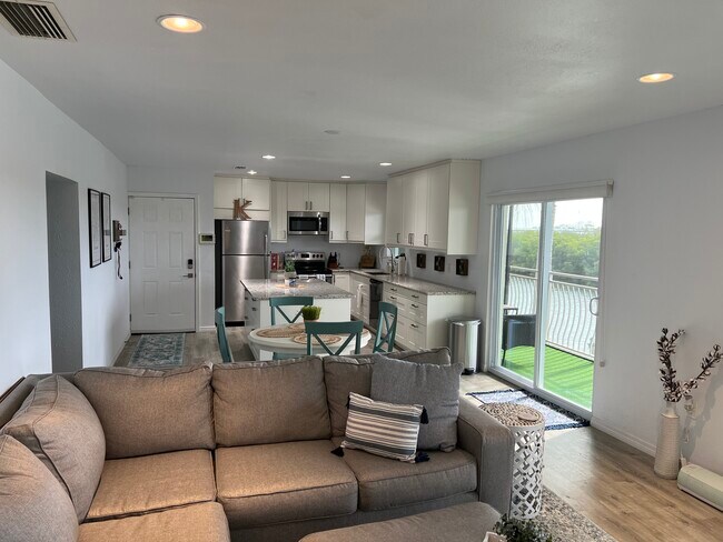 8815 Bay Pointe Dr unit 205, Tampa, FL 33615 - photo 4