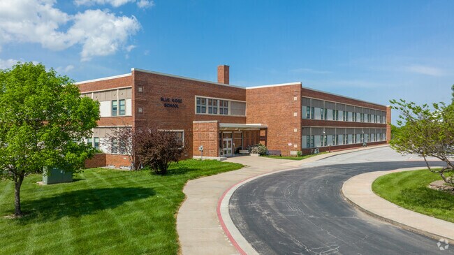Blue Ridge Elementary School teaches students in pre-k through fifth grade in Raytown.