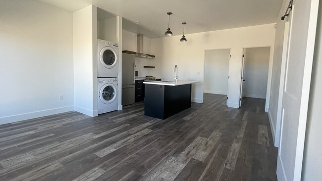 Kitchen w/island and new appliances