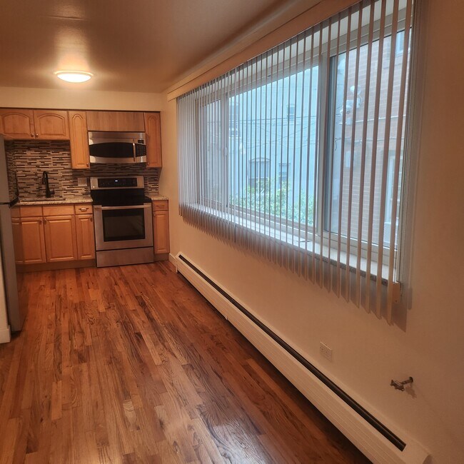 985 N Corona St unit 203, Denver, CO 80218 - photo 3