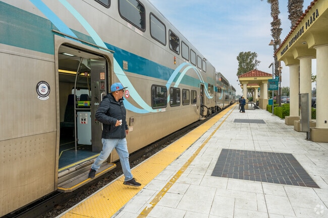 The Metrolink connects South Fontana with the rest of the Inland Empire and beyond.