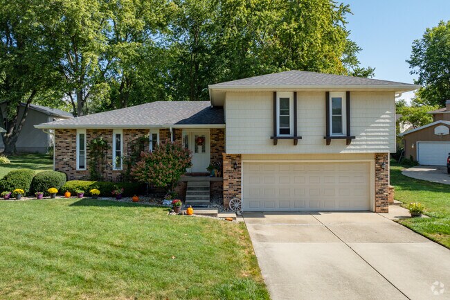 Split-level homes are a very popular home option in Cresthaven.