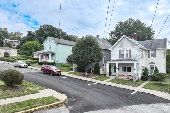Houses in Pitcairn have on street parking.
