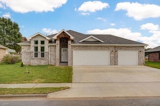 5140 S Ivey Ln, Battlefield, MO 65619