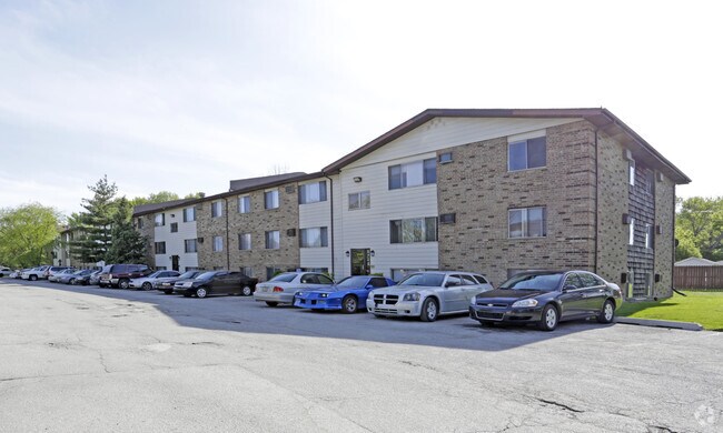 Birchwood Apartments, Merrillville, IN 46410 - photo 4