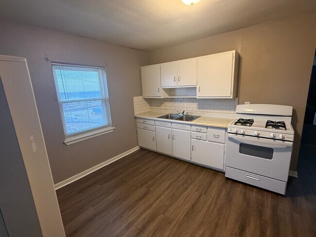 206 Locust St unit 11, Burlington, IA 52601 - photo 5