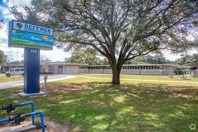 Seffner Elementary School provides education in the neighborhood of 
Seffner.