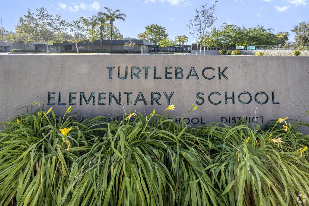 Turtleback Elementary School sign welcomes students, staff, and parents in San Diego, CA.