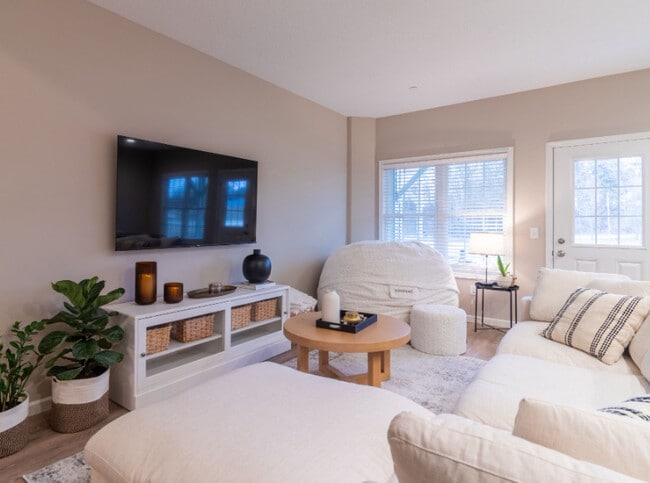 10095 Bluffs Corner, Fort Wayne, IN 46825 - photo 4