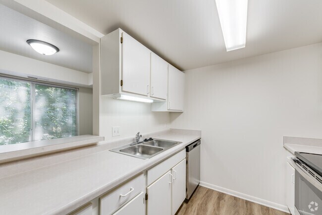 Oakbrook Apartments, Grand Rapids, MI 49546 - photo 4