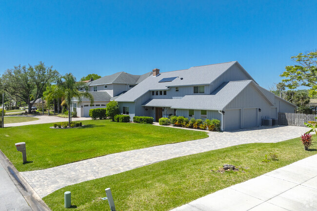 You can find many high-end riverfront homes in Tomoka Oaks.