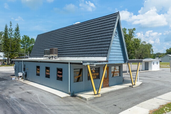 John's Drive-In serves classic American diner fare.