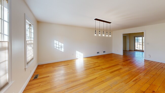 9 Hill View Ln, Woodbury, CT 06798 - photo 3