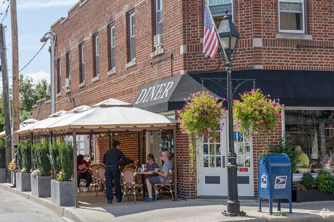 Floral Park Diner on Tulip Avenue offers indoor and outdoor seating.