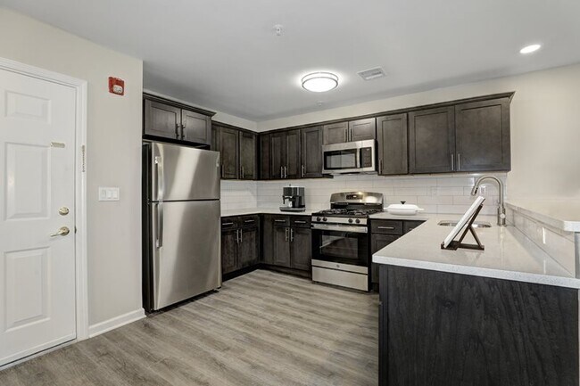 Spring Mill Manor, Springfield, NJ 07081 - photo 2