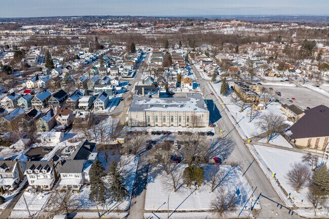 Notre Dame Elementary is close by to houses.