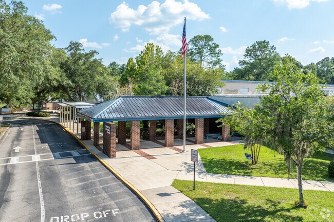 Hidden Oak Elementary School gets an overall score of A minus from Niche.