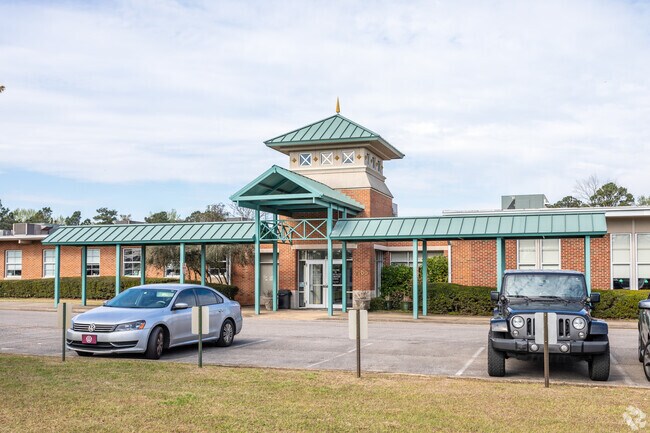 Green Valley Elementary is located encourages a positive classroom environment in Hoover.