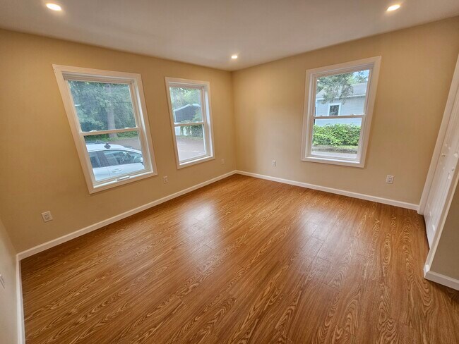 173 Pearl St unit A, Essex Junction, VT 05452 - photo 5