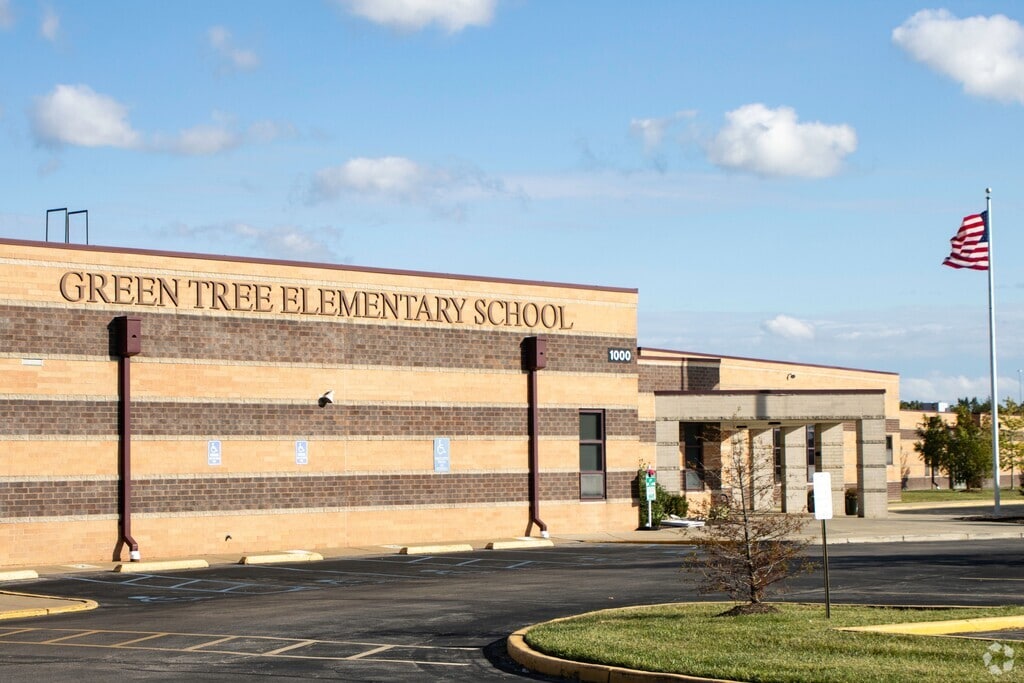Green Tree Elementary School serves students in the Lake Saint Louis community.