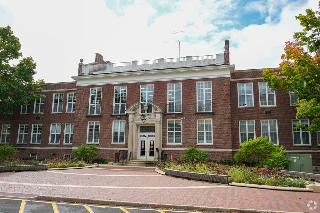Central School provides education in the neighborhood of 
Glencoe