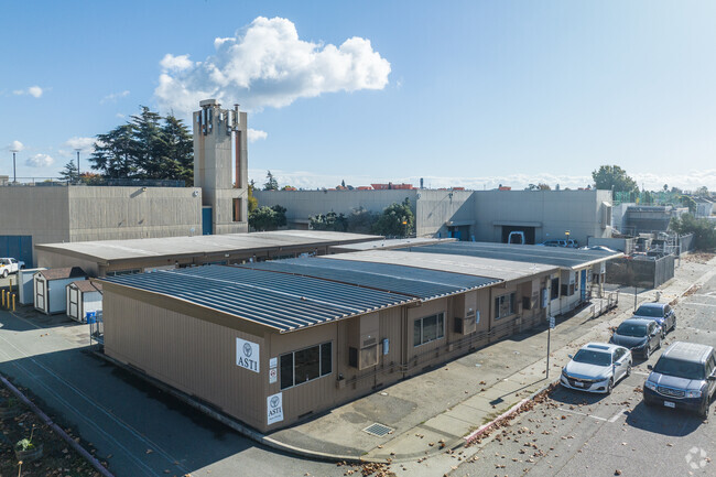 Alameda Science and Tech Institute has a 10 out 10 on test scores.