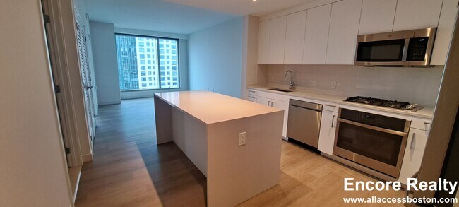 35 Lomasney Way unit 610, Boston, MA 02114 - photo 6