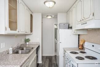 110-120 Thompson Ave W, West Saint Paul, MN 55118