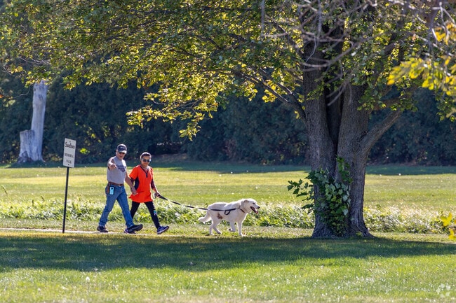 Lake Summerset offers plenty of serene walkways for residents and their pet dogs.