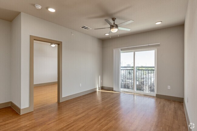 Quincy Court Apartments, Denton, TX 76207 - photo 4