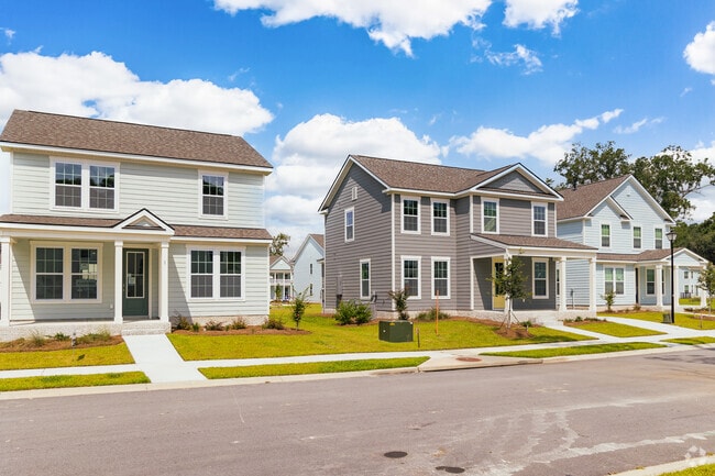 New construction single-family homes are available along the southern waterways in Shell Point.