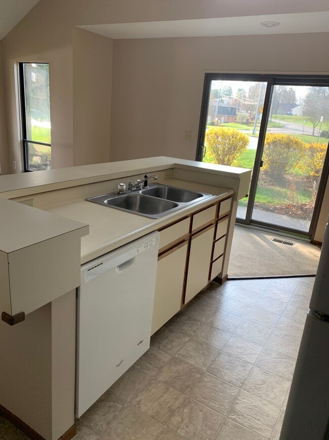 139 N Terrace Ave unit 3, Newark, OH 43055 - photo 3