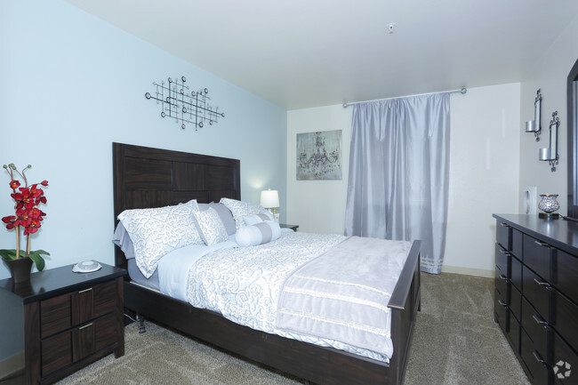 1BR, 1BA - 462 SF Bedroom