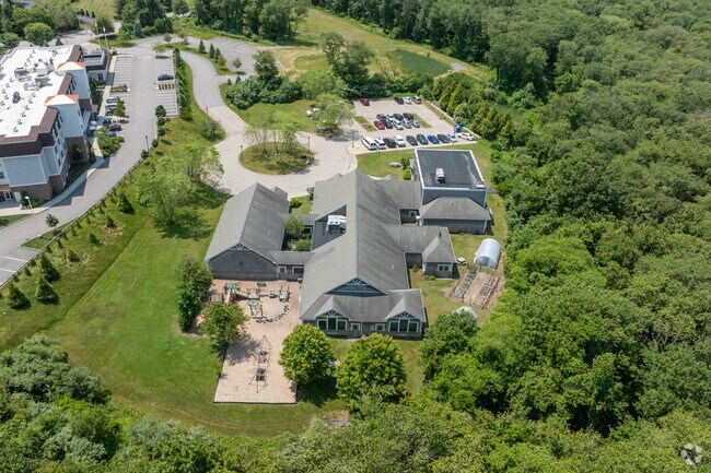 Back side of School Image
Bradley School-South.