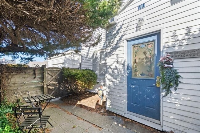 15 Cedar Ave, Portsmouth, RI 02871 - photo 2