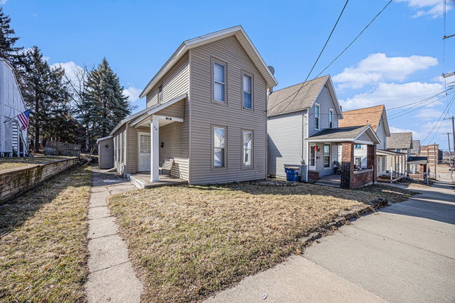 36 Grove St NE, Grand Rapids, MI 49505 - photo 2