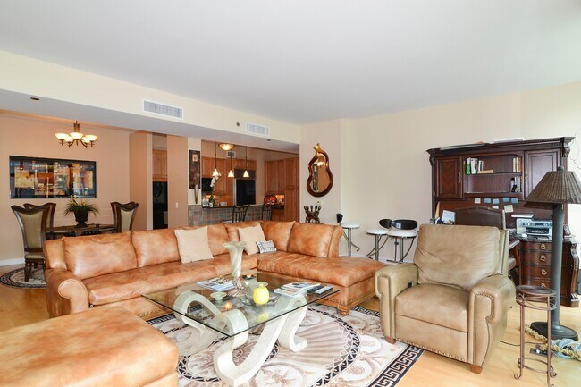 52 W Elm St unit 3501, Chicago, IL 60610 - photo 2