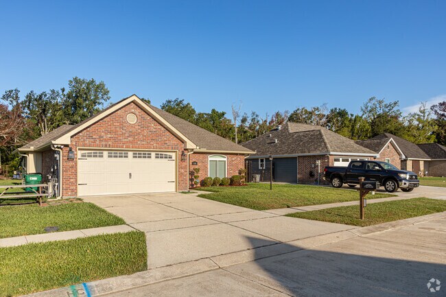 Brick homes are popular in Paradis\Boutte.