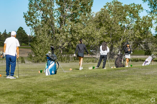 Prairie View Golf Course offers a 9-hole game near Lake Minnehaha.