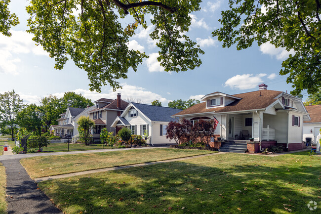 Potential homebuyers can find a property in Eldorado for between $100,000 and $460,000.