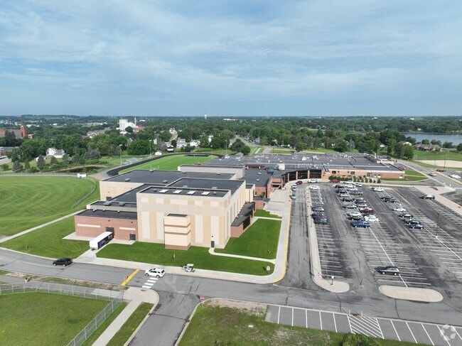 Albany Senior High School lies in northern Albany.