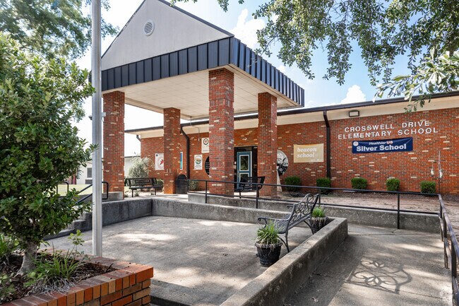 Crosswell Drive Elementary School is a public elementary school located close to Crosswell.