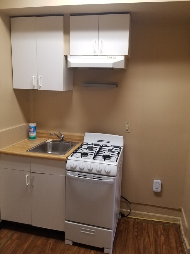 1226 W Allegheny Ave unit 1226 2 fRONT, Philadelphia, PA 19133 - photo 6