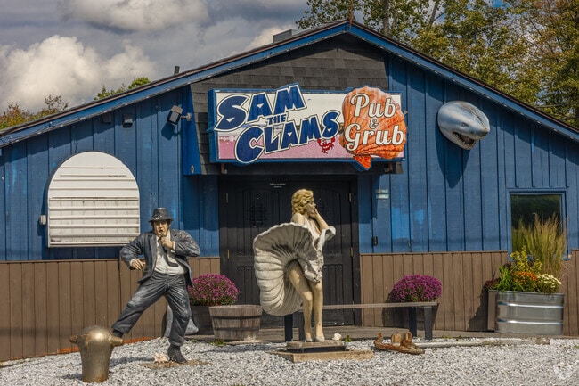 Pratts Corner residents like to grab a bite and enjoy happy hour at Sams the Clams.